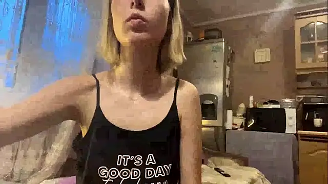 CharmingBlonde's cam snapshot