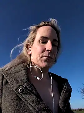 NaomiAndFriends live sex cam