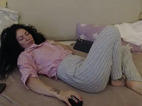 Emmatoo's cam snapshot