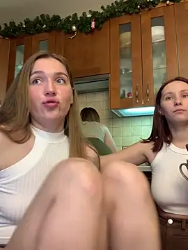 HotCaramellsTV's cam snapshot