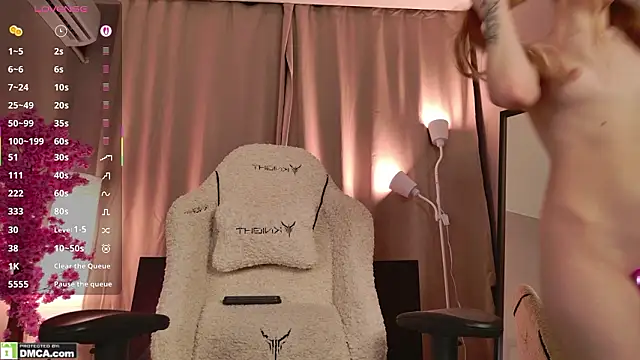 lil_monikaa's cam snapshot