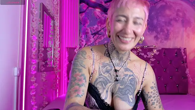 Everlyn_sexx's cam snapshot