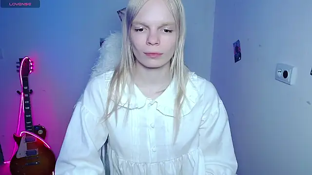 Emily_Nyaffee live sex cam