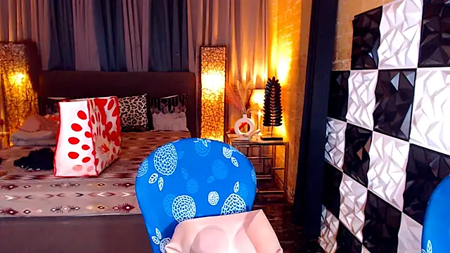 MonstrousCockDiva live sex cam