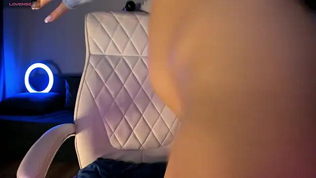 akura011 live sex cam