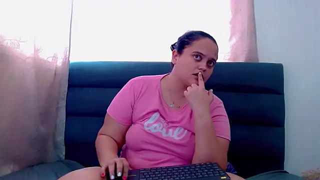 brunnette_hot live sex cam