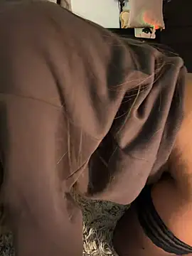 aly_golden_ live sex cam