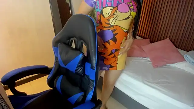 bella_bread's cam snapshot