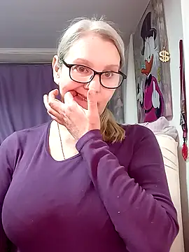 irinamaux live sex cam