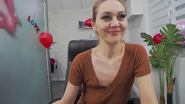 EllaMilf_'s cam snapshot