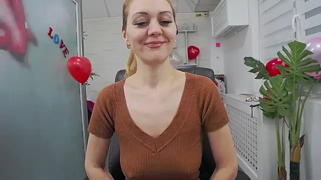 EllaMilf_'s cam snapshot