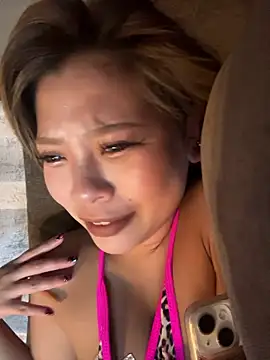 BADBITCHISAKI live sex cam