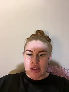 RedFoxQueen live sex cam