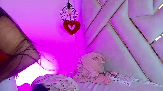 Dahiana_Dmour_'s cam snapshot