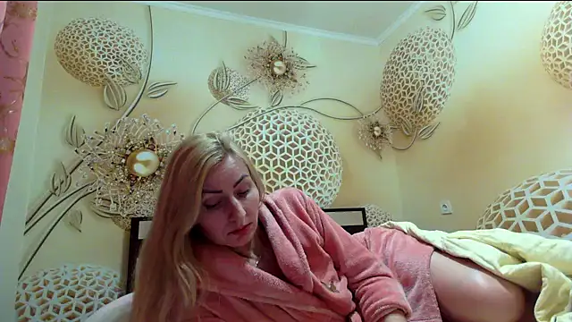 Yourrealgirl's cam snapshot