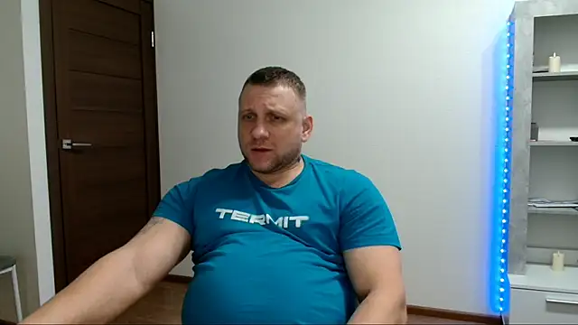 B-L-O-N-D's cam snapshot