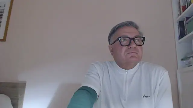 YOU6me's cam snapshot