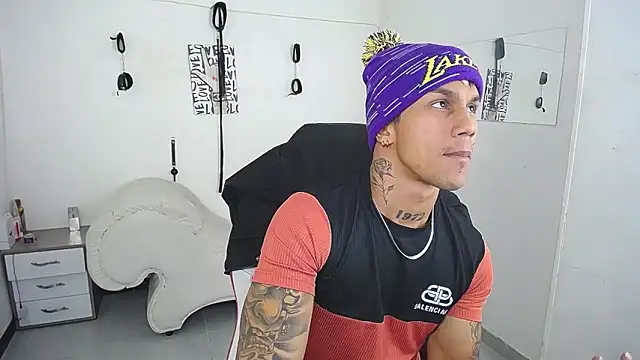 Leonard_Price live sex cam