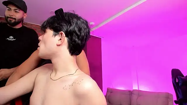 HotThreesoome live sex cam