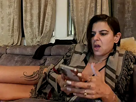 Alexis21821 live sex cam