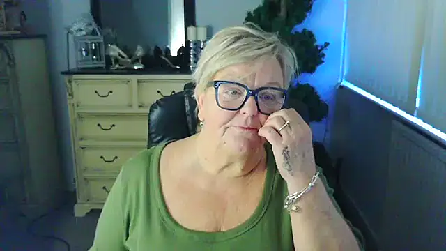 BridgetBlueEyes's cam snapshot