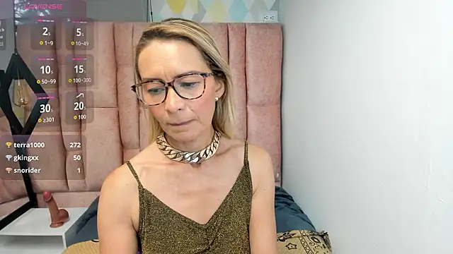 Issa_Milf__ live sex cam