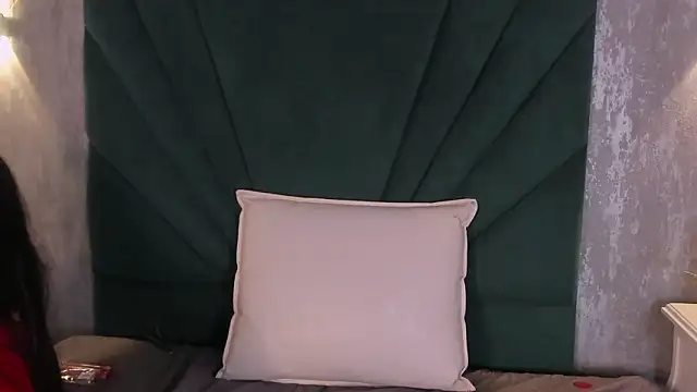 EmiliClarke's cam snapshot