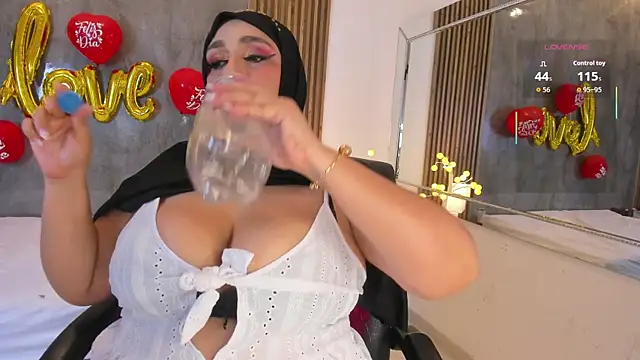 HijabiMilf live sex cam