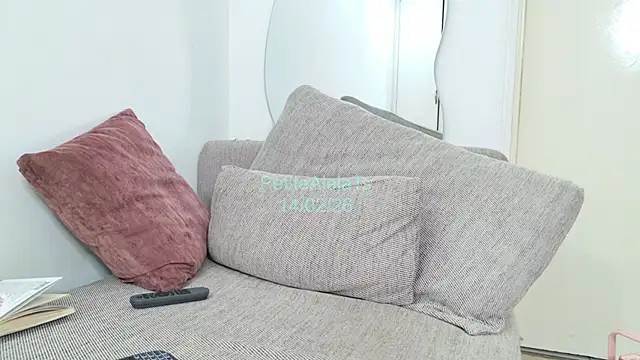 PetiteAlejaTs live sex cam