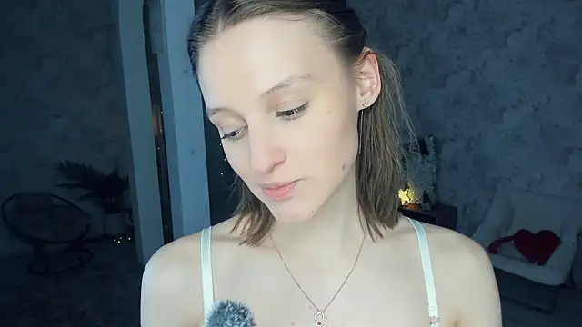 LianneBynon live sex cam