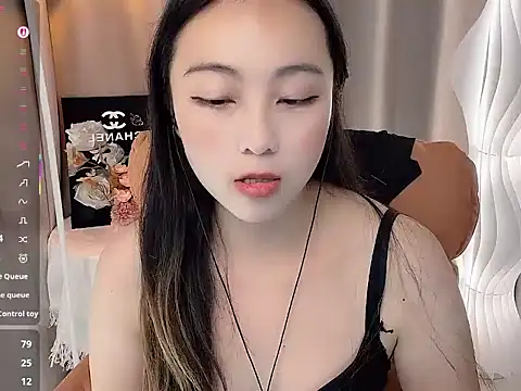 Lydia-668 live sex cam