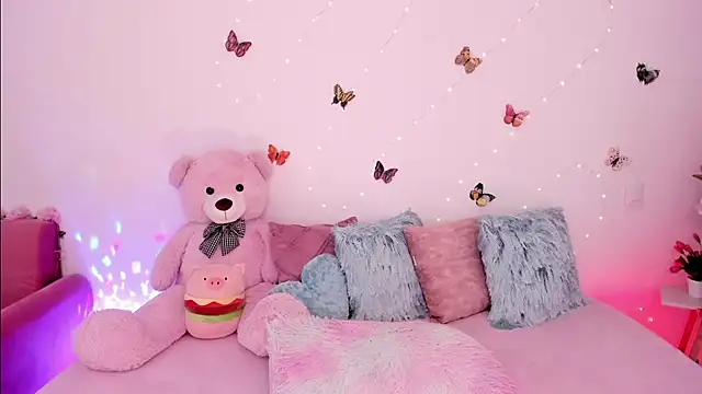 Zara_uwu_'s cam snapshot