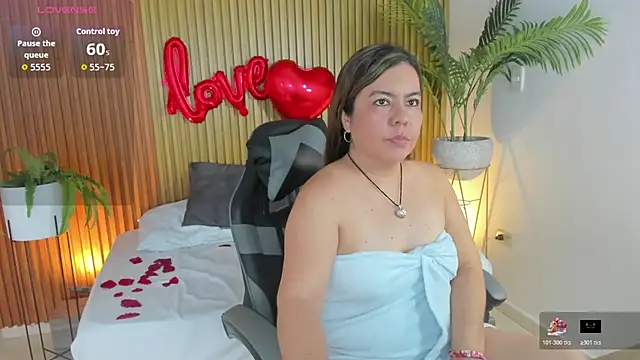 nahia_13 live sex cam