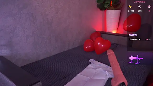 LipDipTalk live sex cam