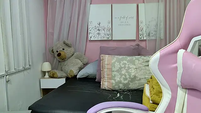 Mia_bm_'s cam snapshot