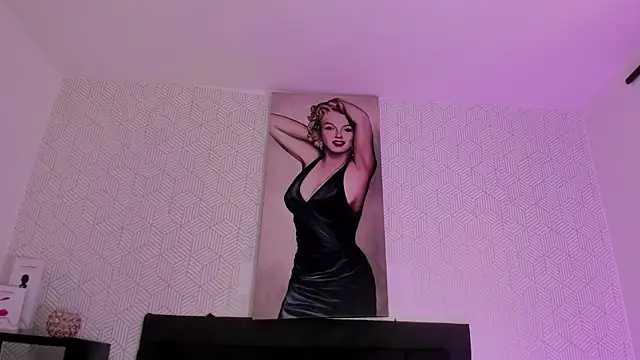 Gaia_Collins's cam snapshot