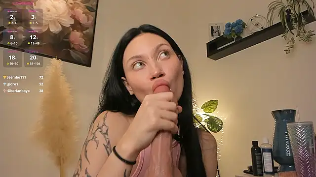 Alice_1n_Wonderland_'s cam snapshot