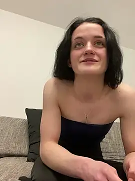 LeonieClaire live sex cam