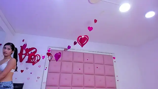 Aliss_Aron's cam snapshot