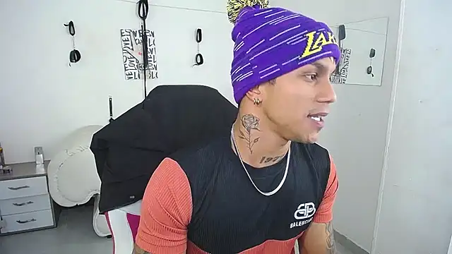 Leonard_Price live sex cam