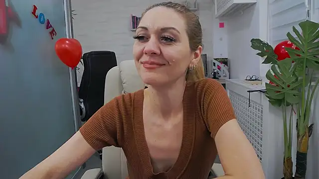 EllaMilf_'s cam snapshot