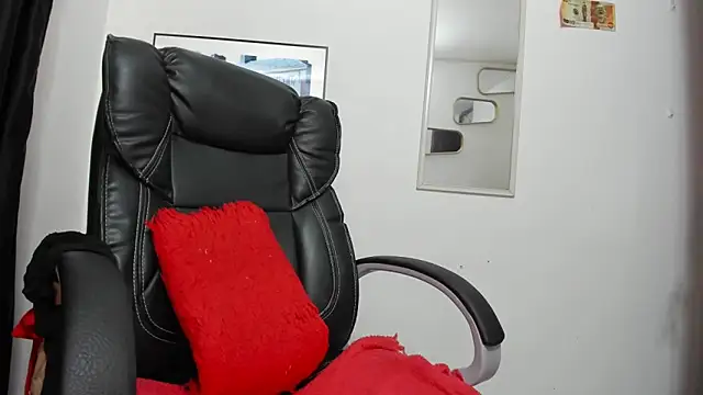 Aries_Mature live sex cam