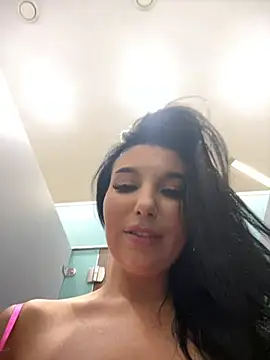 Tisha_Busty live sex cam