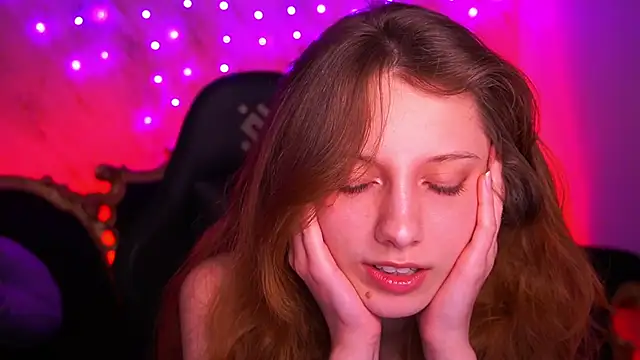 CuteeFoxy live sex cam