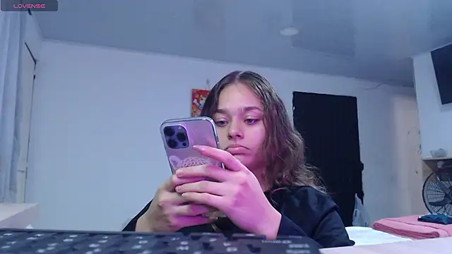 LittleCheerry69's cam snapshot