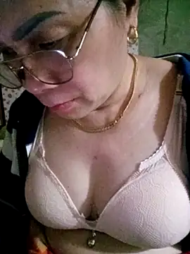 small-house123's cam snapshot