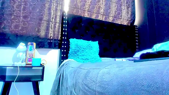 amareto_queen live sex cam