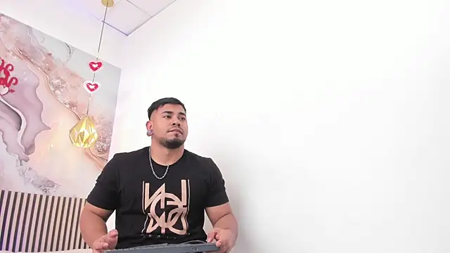 BrianMalonee live sex cam