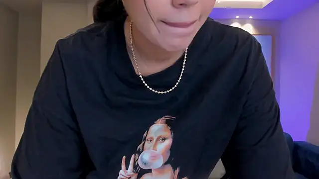 AmbarJames_'s cam snapshot