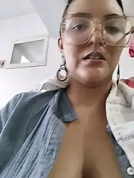 AuroraChest live sex cam